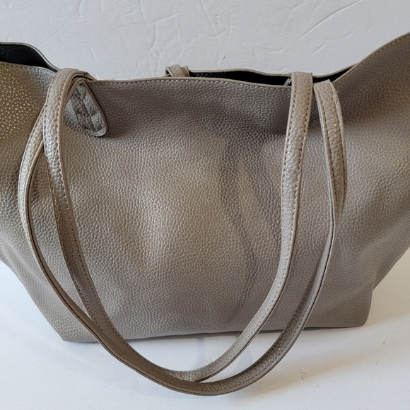 BCBG Paris Gray Leather Tote + Cosmetic Bag Set Zip Closure Travel Beachy Sz L - Picture 6 of 12